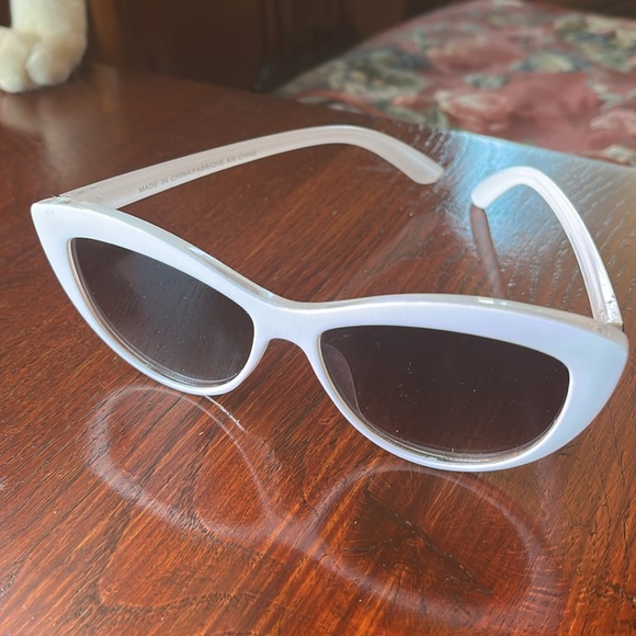 NWOT Lot of Urban Outfitters Subglasses - Picture 2 of 5